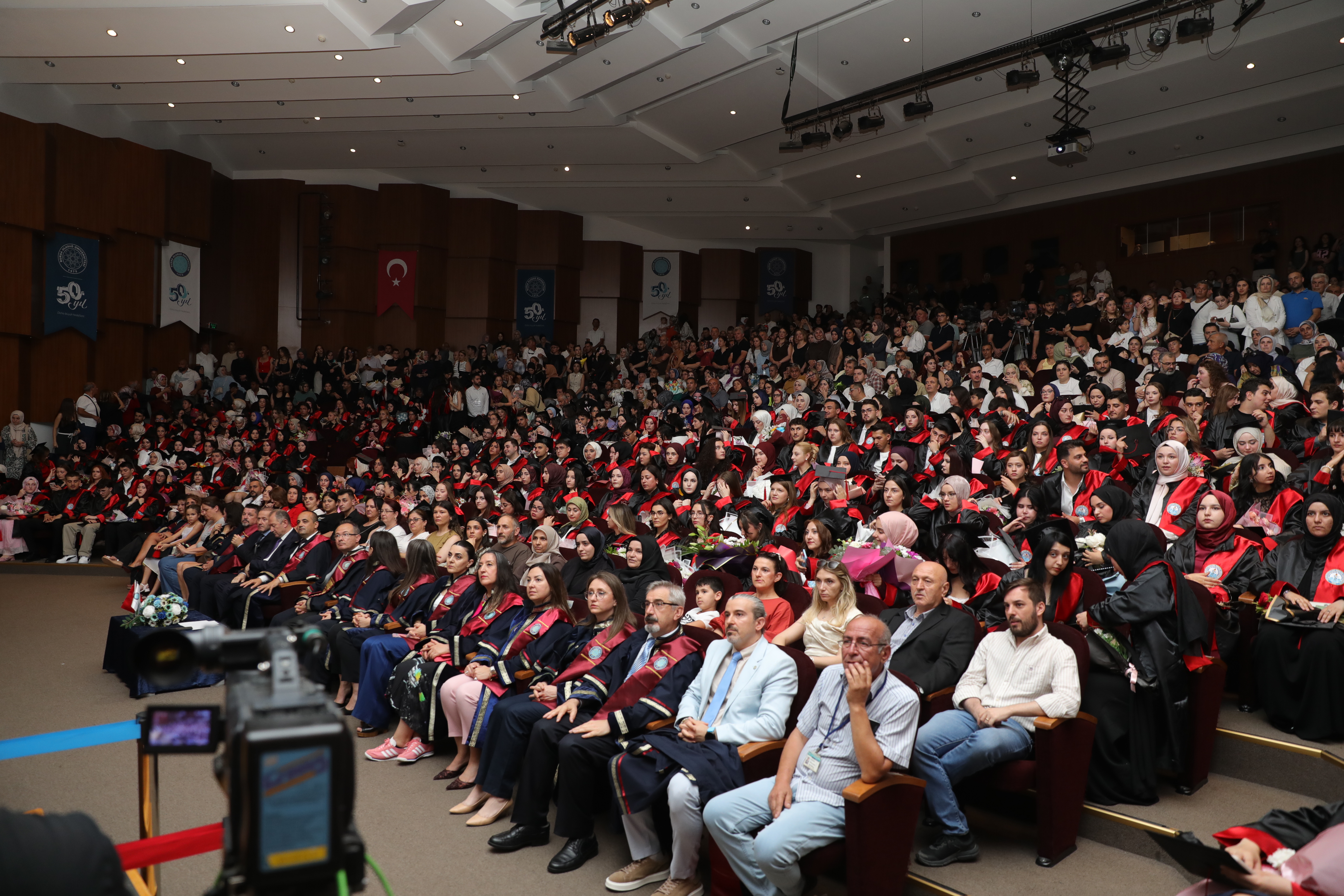 MESLEK YÜKSEKOKULUMUZDA 2026 MEZUNİYET SEVİNCİ